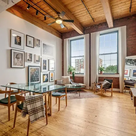 Beautiful Modern Loft Historic Old City 1 Br Apartment